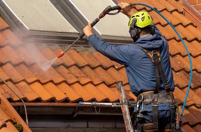 Démoussage et hydrofuge de toiture à Assignan